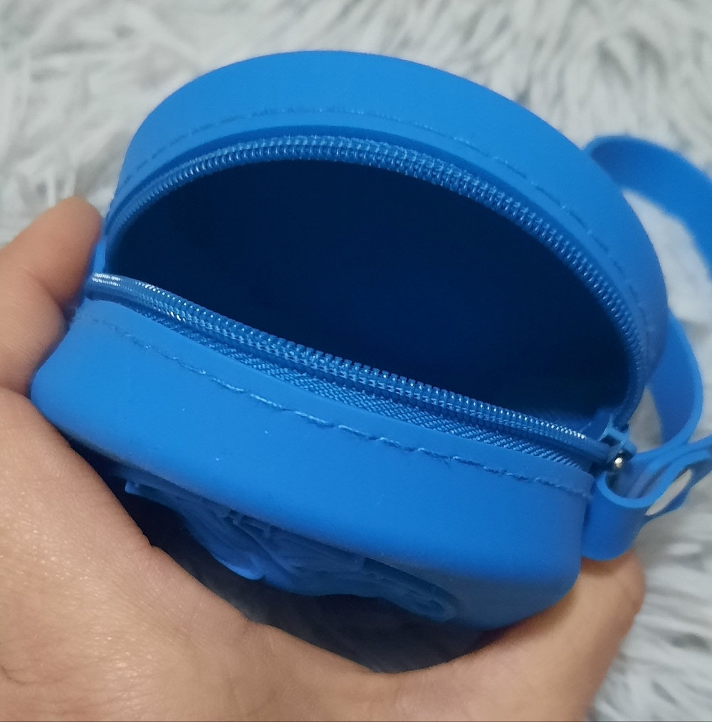 VERSUS by VERSACE Silicone Watch and Zippered Case - Picture 6 of 8
